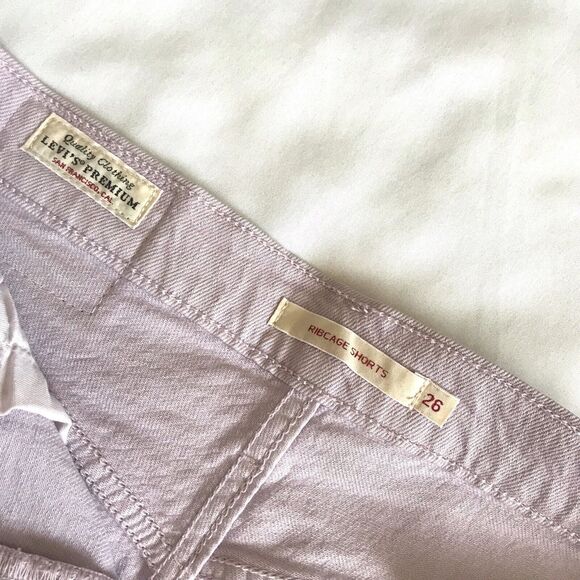 Levi's Chalky Lavender Frost Purple High Rise Ribcage Denim Raw Hem Shorts Sz 26 - Picture 2 of 12
